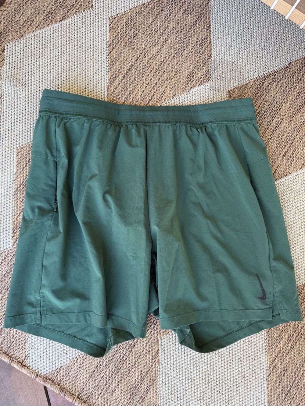 Nike Dri-FIT Standard Fit Training Shorts Olive Green Men’s XL